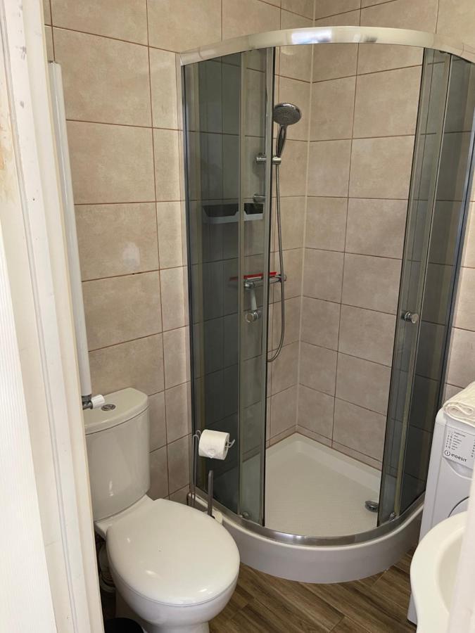 Appartement Studio Flat Fully Equipped à Croydon Extérieur photo